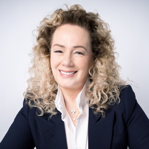 headshot of Canadian keynote speaker, Arlene Dickinson