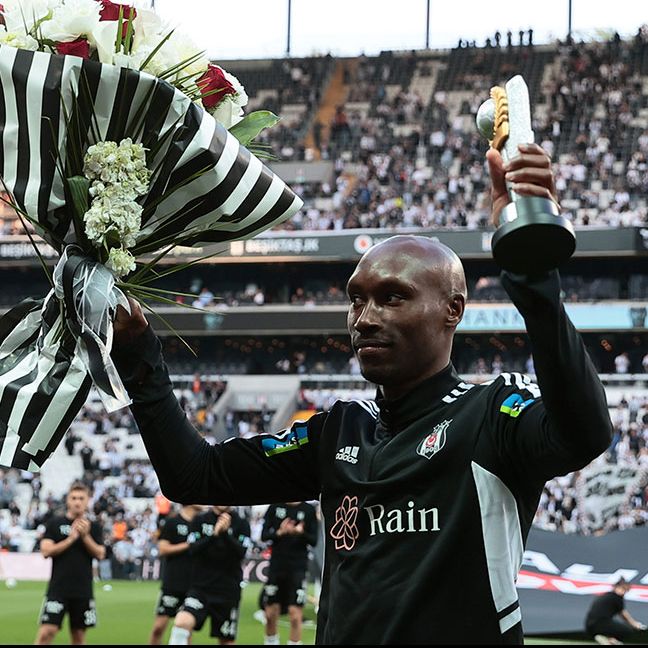SQ Atiba Hutchinson-headshot